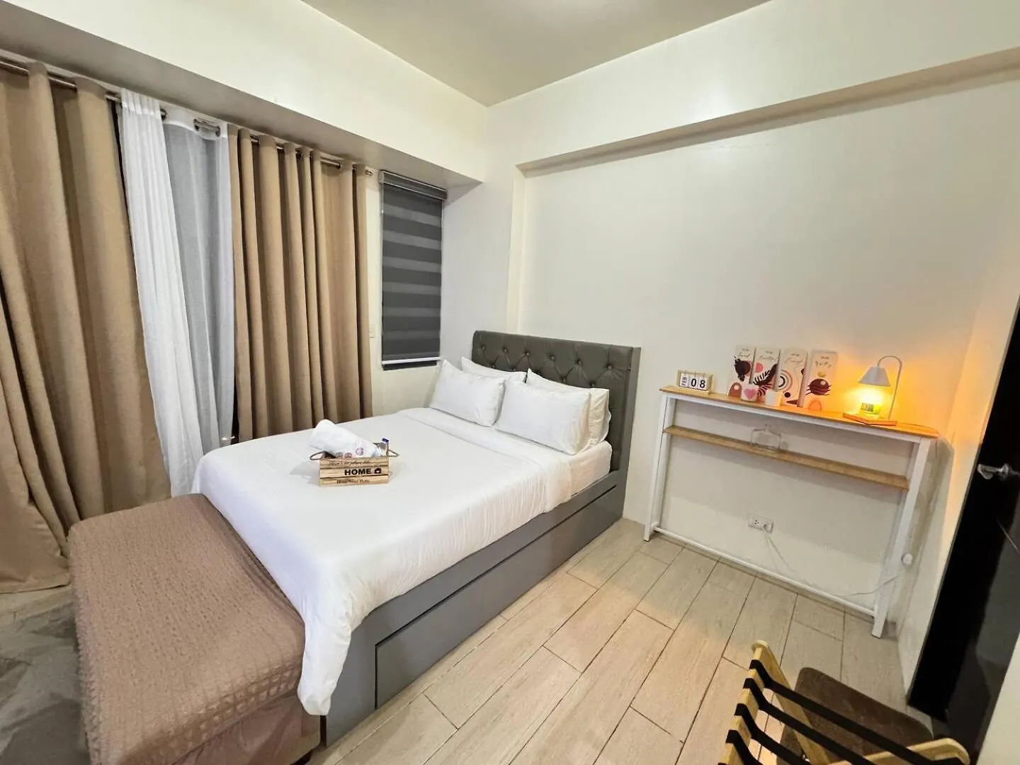 Perfect Summer Stay! Free Pool Near Airport contacts